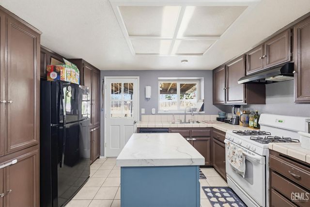 3524 Piedmont Avenue, Bakersfield, CA 93312