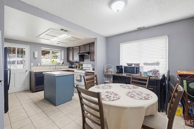 3524 Piedmont Avenue, Bakersfield, CA 93312
