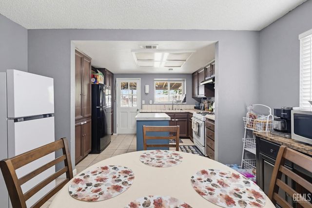 3524 Piedmont Avenue, Bakersfield, CA 93312