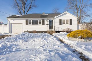 3 Exeter Road, East Patchogue, NY 11772