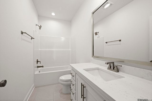 13276 Belle Reine Dr, Geismar, LA 70734