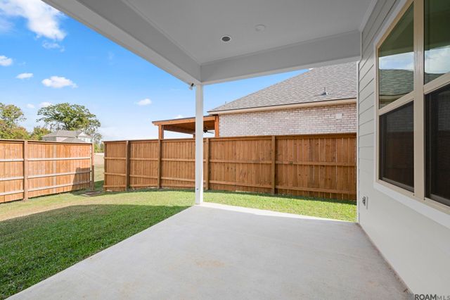 13276 Belle Reine Dr, Geismar, LA 70734