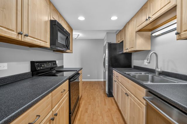 6340 Americana Drive 1101, Willowbrook, IL 60527