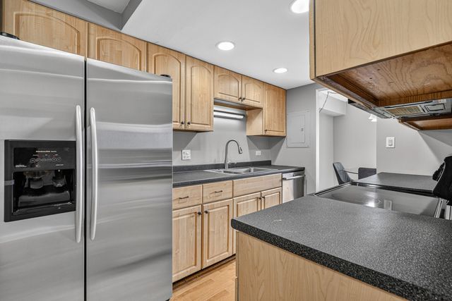 6340 Americana Drive 1101, Willowbrook, IL 60527