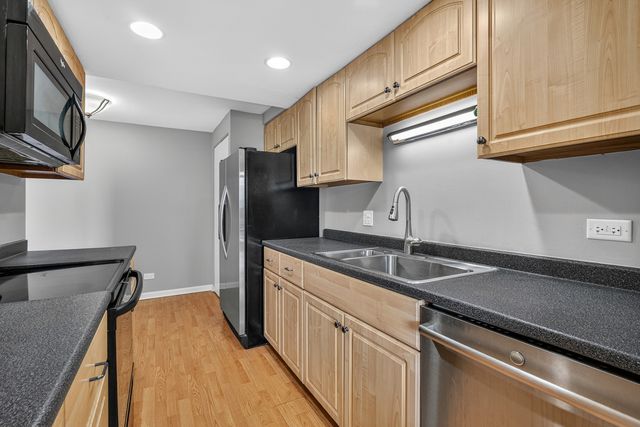 6340 Americana Drive 1101, Willowbrook, IL 60527