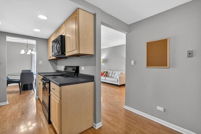 6340 Americana Drive 1101, Willowbrook, IL 60527