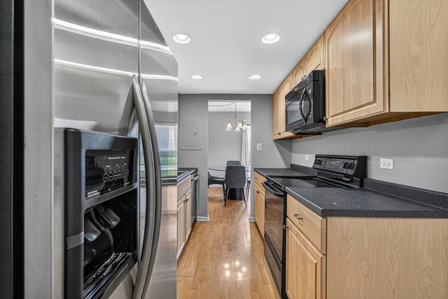 6340 Americana Drive 1101, Willowbrook, IL 60527