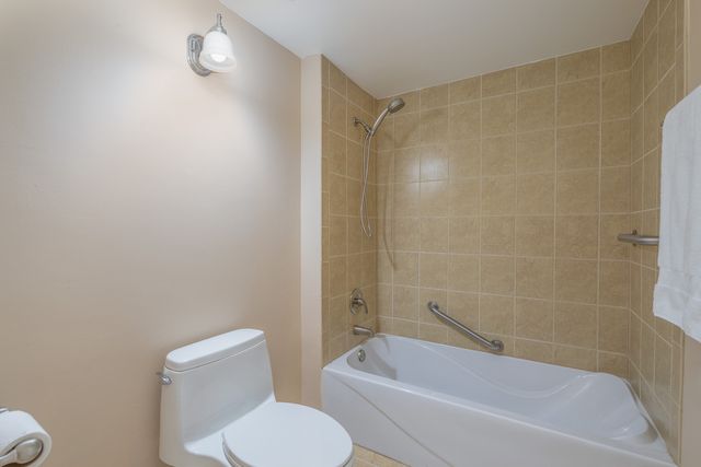 6340 Americana Drive 1101, Willowbrook, IL 60527