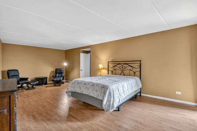 6340 Americana Drive 1101, Willowbrook, IL 60527