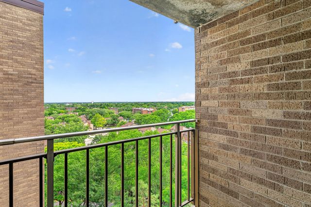 6340 Americana Drive 1101, Willowbrook, IL 60527