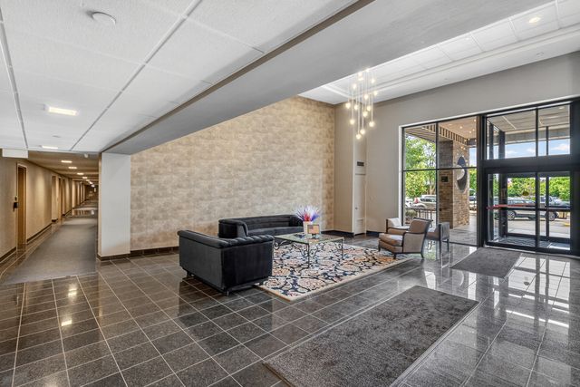 6340 Americana Drive 1101, Willowbrook, IL 60527