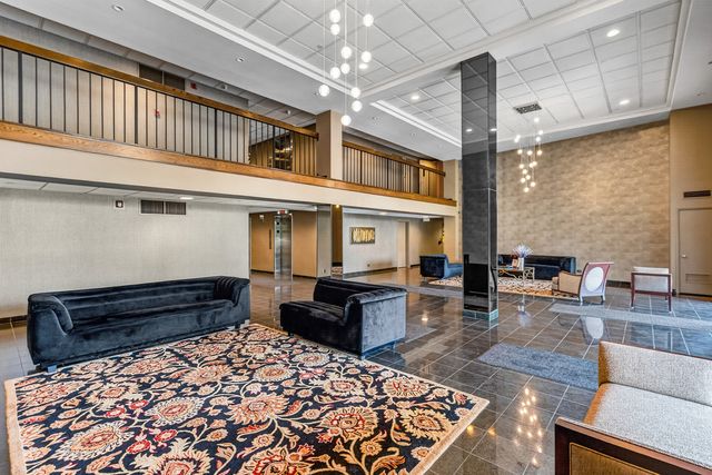 6340 Americana Drive 1101, Willowbrook, IL 60527