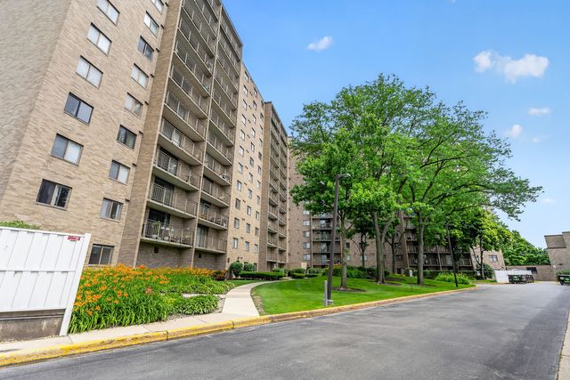 6340 Americana Drive 1101, Willowbrook, IL 60527