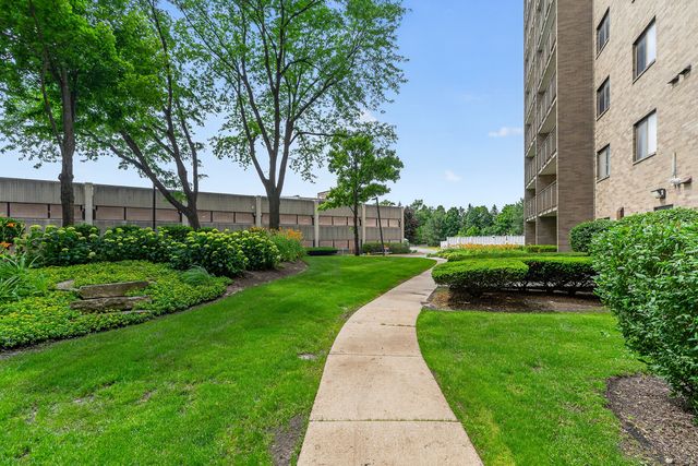 6340 Americana Drive 1101, Willowbrook, IL 60527