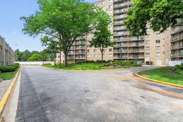 6340 Americana Drive 1101, Willowbrook, IL 60527