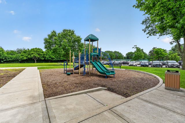 6340 Americana Drive 1101, Willowbrook, IL 60527