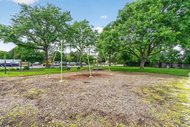 6340 Americana Drive 1101, Willowbrook, IL 60527