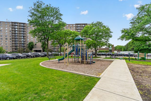 6340 Americana Drive 1101, Willowbrook, IL 60527
