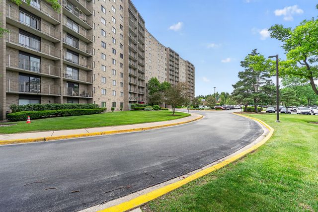 6340 Americana Drive 1101, Willowbrook, IL 60527