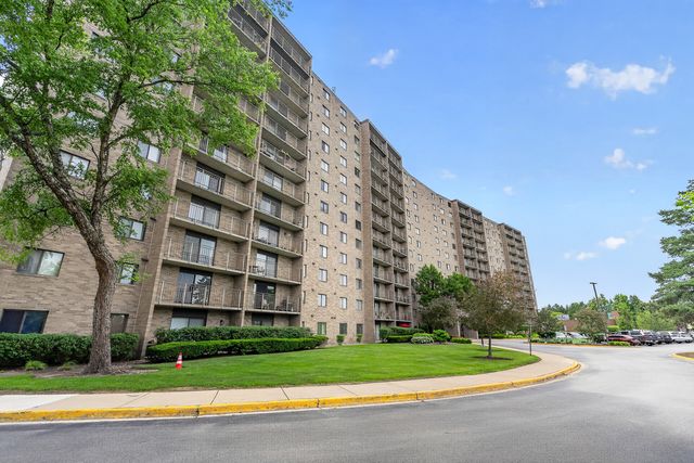 6340 Americana Drive 1101, Willowbrook, IL 60527