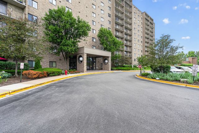 6340 Americana Drive 1101, Willowbrook, IL 60527