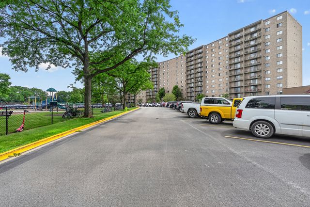 6340 Americana Drive 1101, Willowbrook, IL 60527