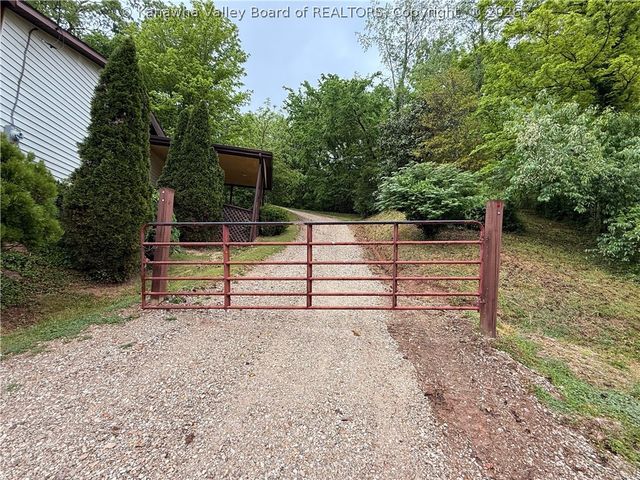 355 Fudges Creek Road, Ona, WV 25545