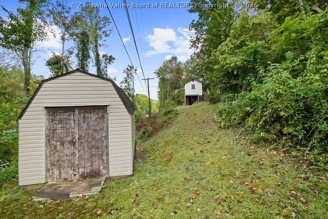 355 Fudges Creek Road, Ona, WV 25545