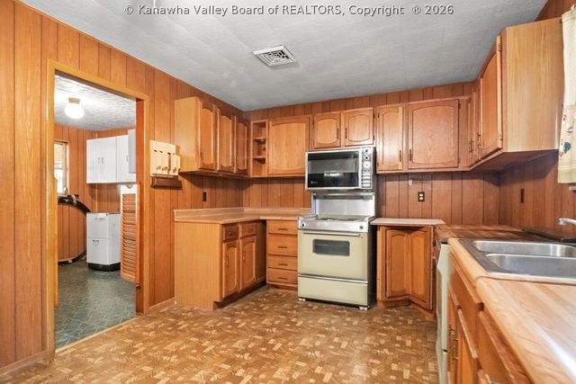 355 Fudges Creek Road, Ona, WV 25545