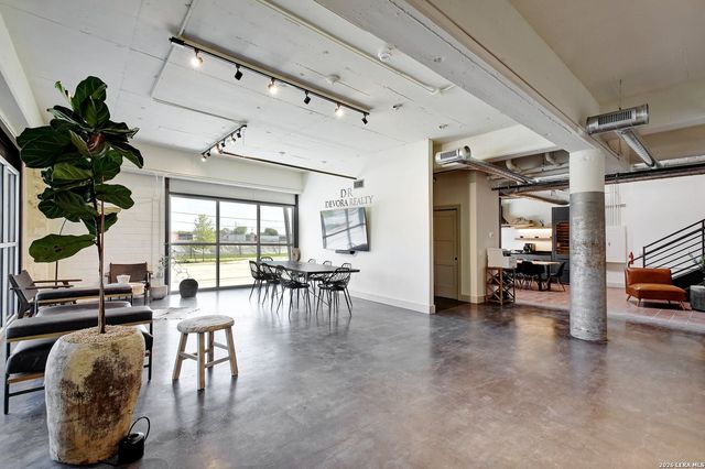 215 Coca Cola Pl Apt 220, San Antonio, TX 78219