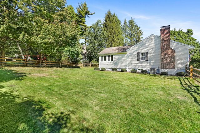 27 Poplar Street, Trumbull, CT 06611