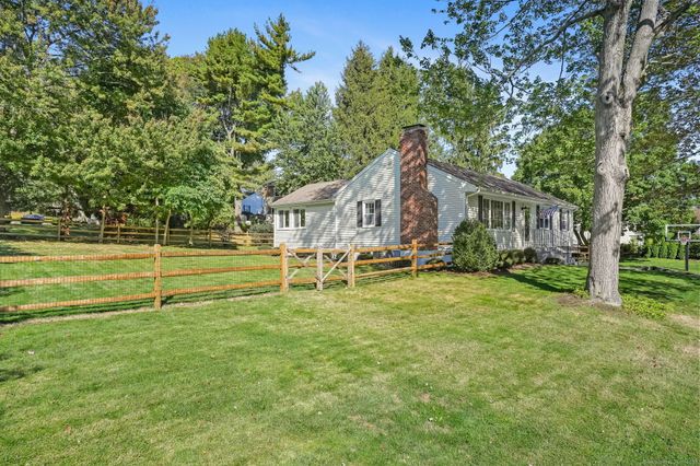 27 Poplar Street, Trumbull, CT 06611