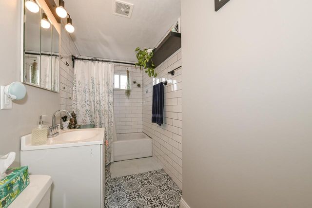 3544 S Howell AVENUE, Milwaukee, WI 53207