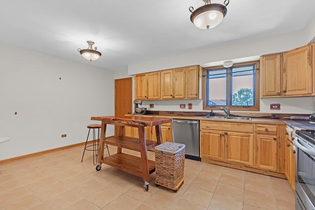 11030 S Theresa Circle 3A, Palos Hills, IL 60465