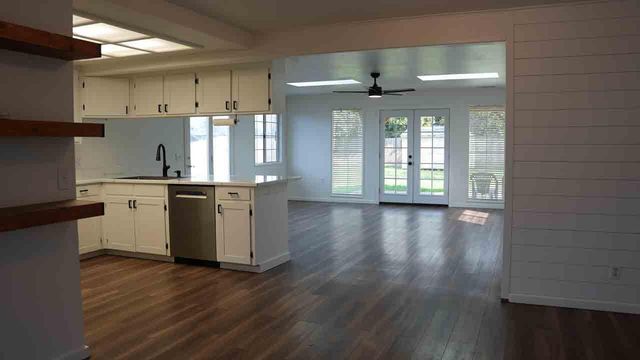 2060 Melody Lane, Medford, OR 97504