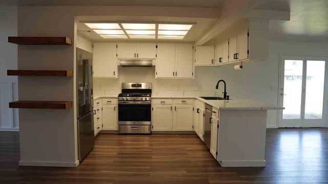 2060 Melody Lane, Medford, OR 97504