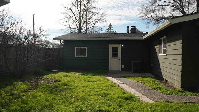 2060 Melody Lane, Medford, OR 97504