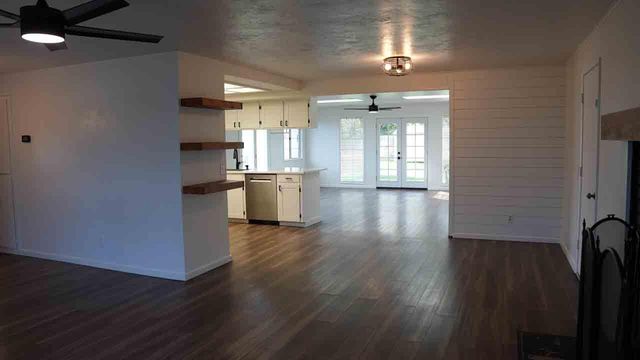 2060 Melody Lane, Medford, OR 97504