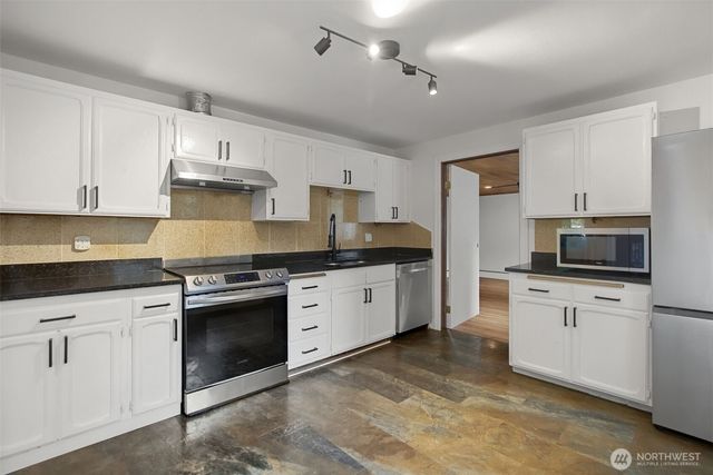 18806 4th S, Burien, WA 98148