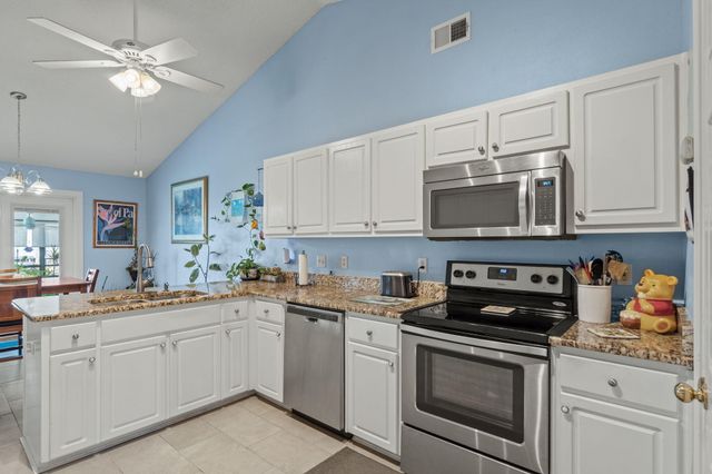 2121 Ortega Street, Navarre, FL 32566