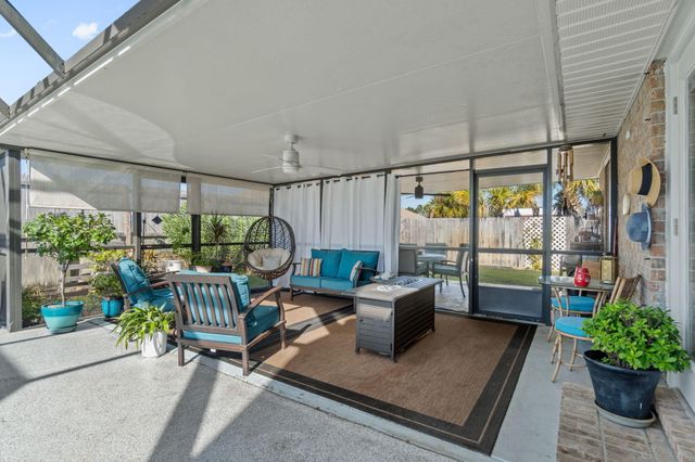 2121 Ortega Street, Navarre, FL 32566