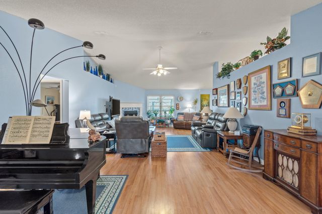 2121 Ortega Street, Navarre, FL 32566