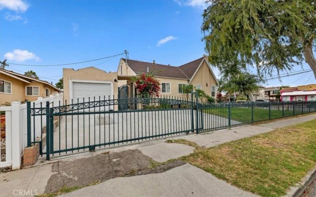 4074 Santa Ana, South Gate, CA 90280