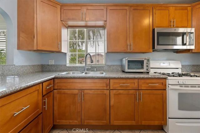 4074 Santa Ana, South Gate, CA 90280