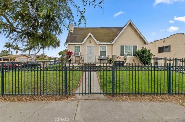 4074 Santa Ana, South Gate, CA 90280