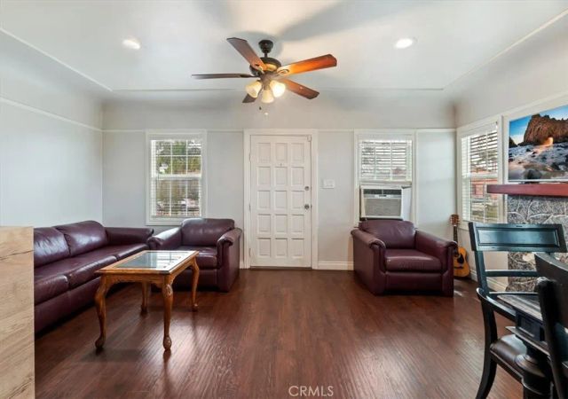 4074 Santa Ana, South Gate, CA 90280