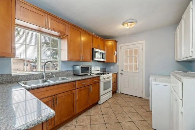4074 Santa Ana, South Gate, CA 90280