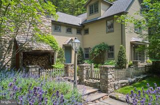 5960 HONEY HOLLOW RD, New Hope, PA 18938