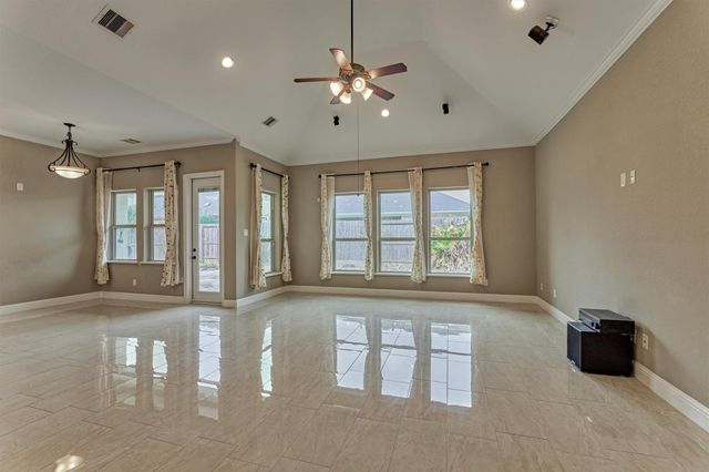 106 Bella Luce, Shenandoah, TX 77381