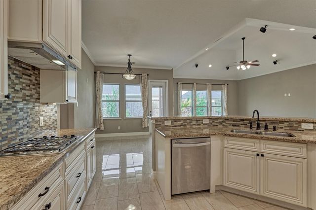 106 Bella Luce, Shenandoah, TX 77381